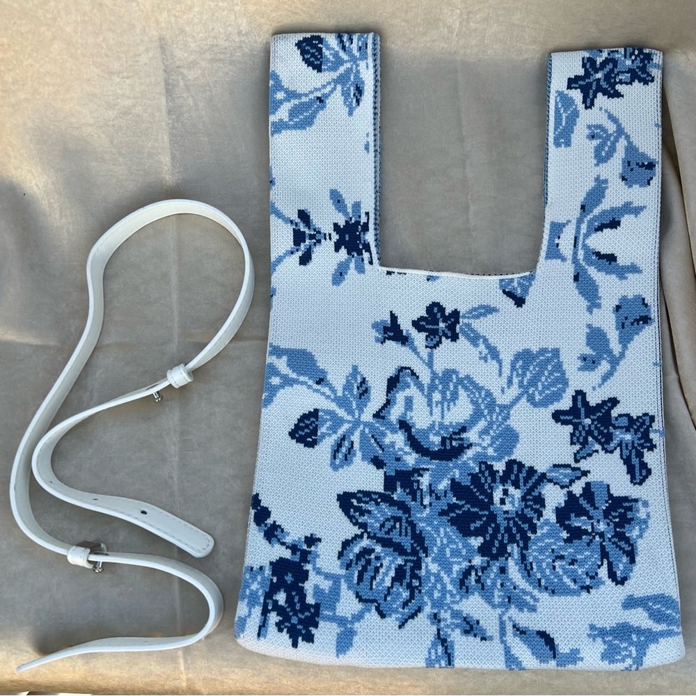 FREE PEOPLE “Make It Mini” Clutch in Porcelain print. NWOT